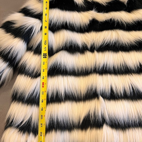 Black and White Vero Moda fake fur coat - Picture 2 of 11
